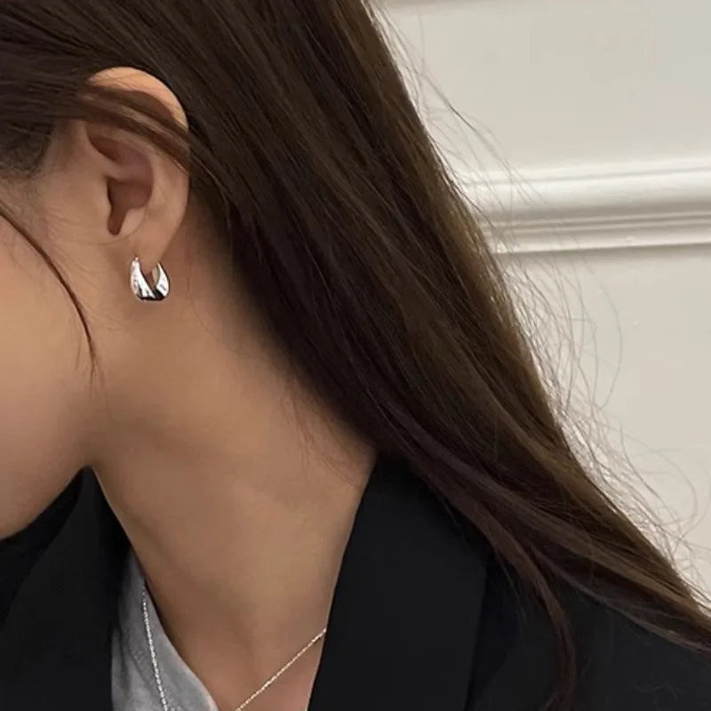 Bold Curve Hoop Earrings – Minimalist Chic